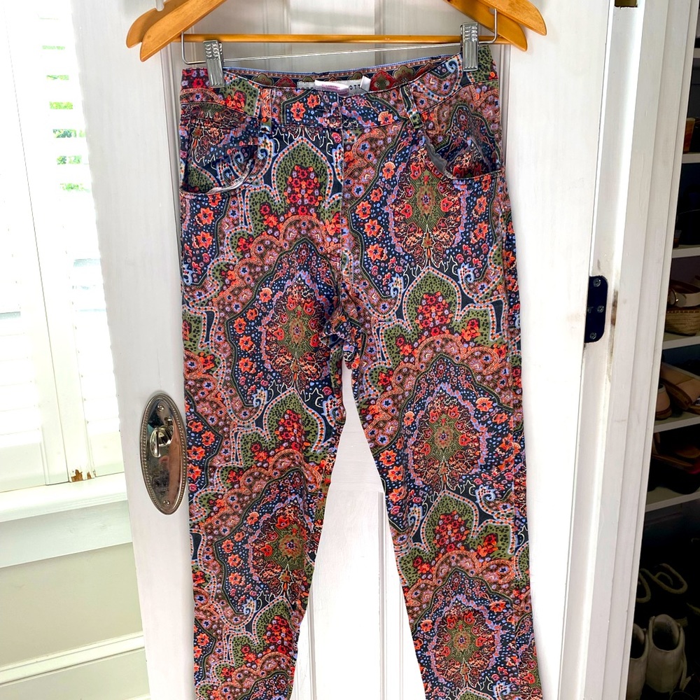Very comfortable. Adds a bohemian look to an outfit. Very very classic look.